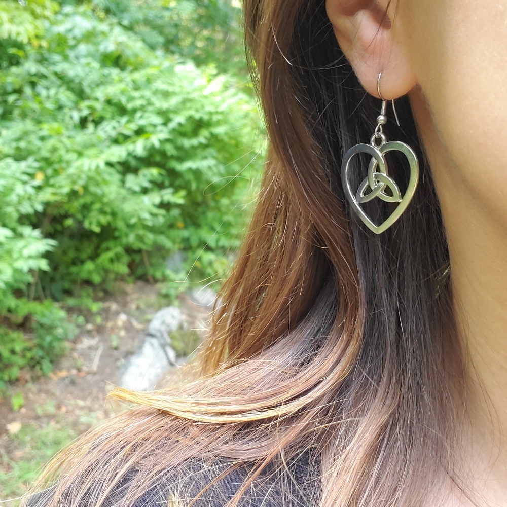 New Handmade Silver Celtic Heart Triquetra Earrings - Picture 9 of 12